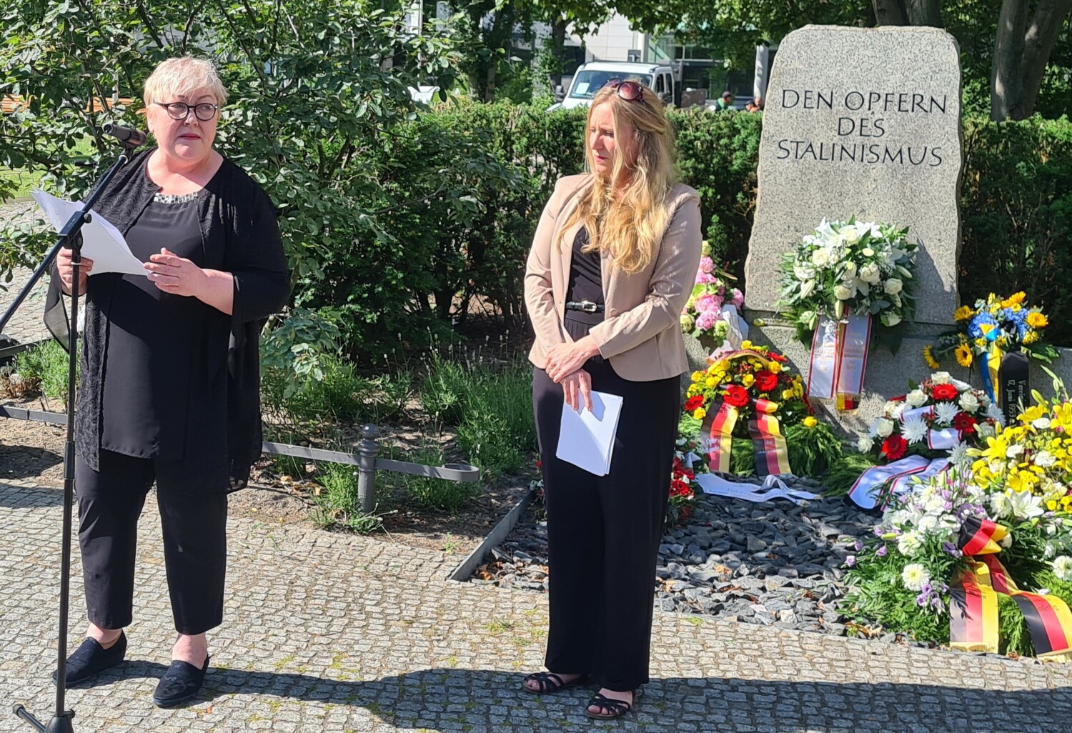 Gedenken an die Opfer des 17. Juni auf dem Steinplatz mit Bezirksbürgermeisterin Kirstin Bauch