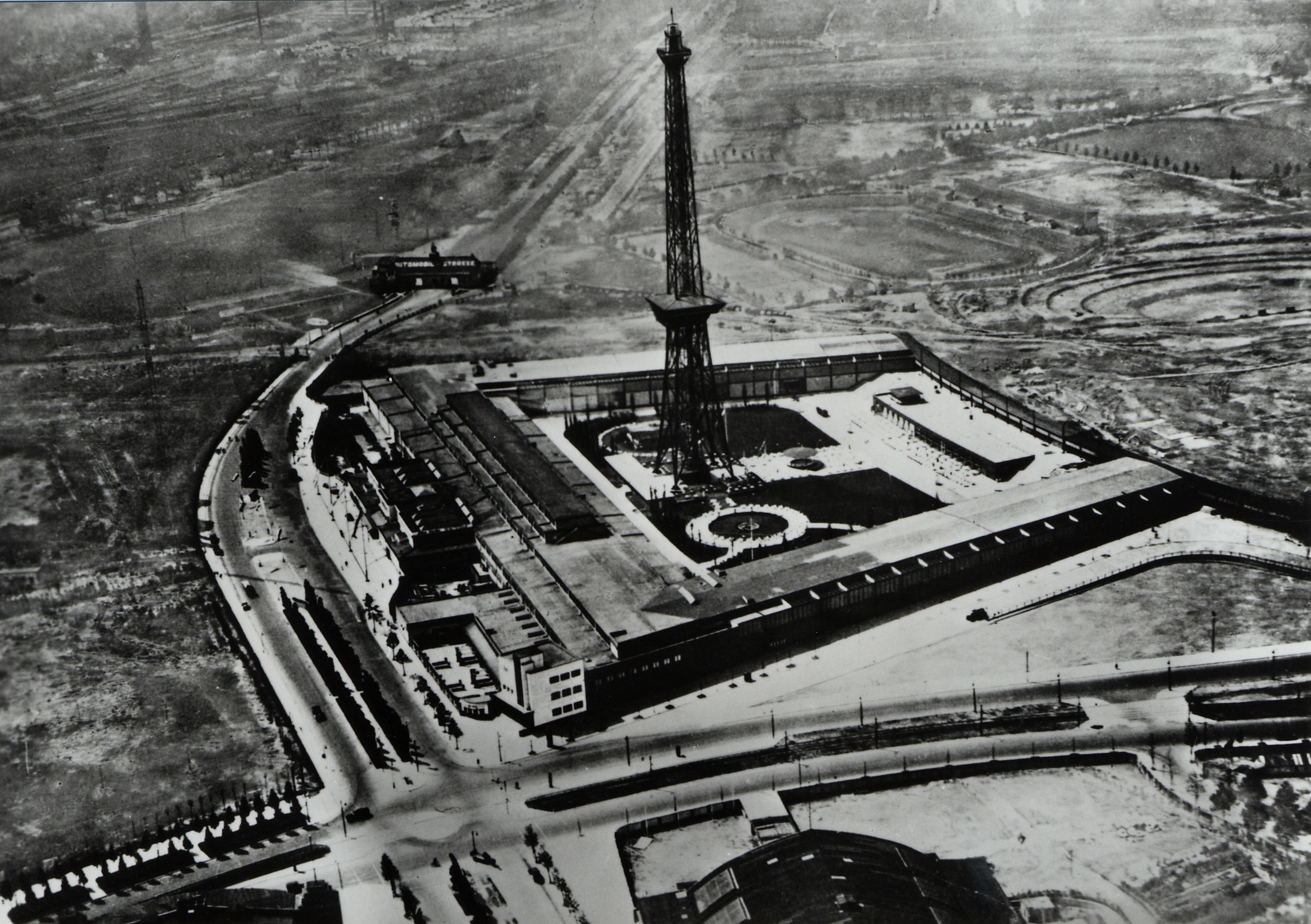 Der Funkturm 1926 vermutlich noch mit anderer Antenne.