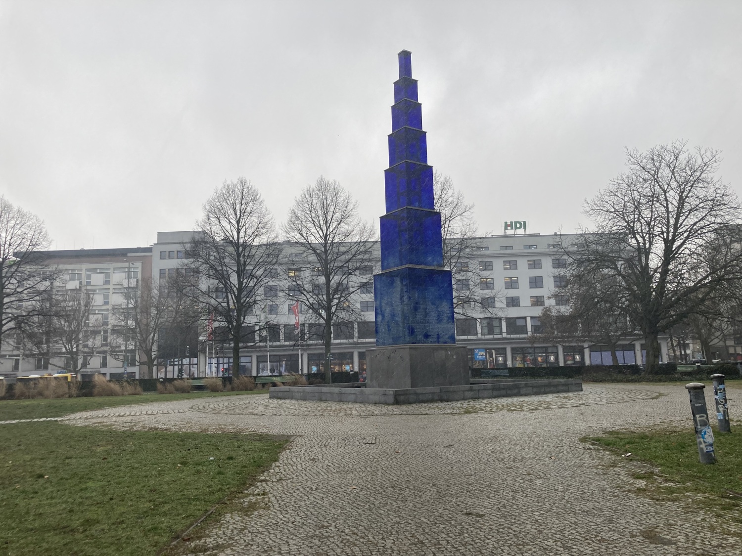 Blauer Obelisk