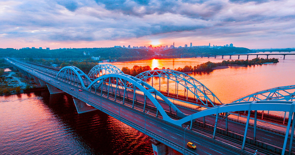 Brücke über den Dnipro in Kyjiw