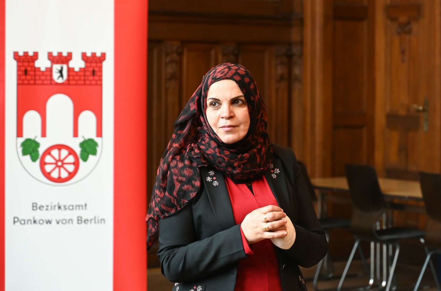 Nachdenklicher Moment bei der Preisträgerin 2021 Rajaa Al Khlefawi: "Es geht hier um unser Leben!" 