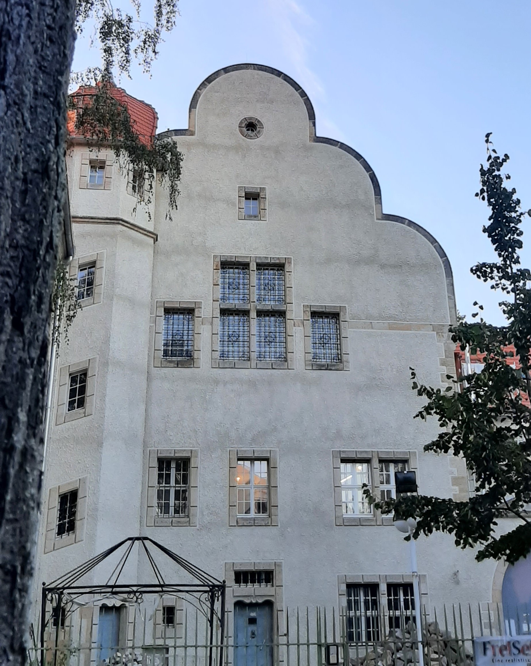 "The Knast" - Eingang des ehemaligen Frauengefängnis in Lichterfelde