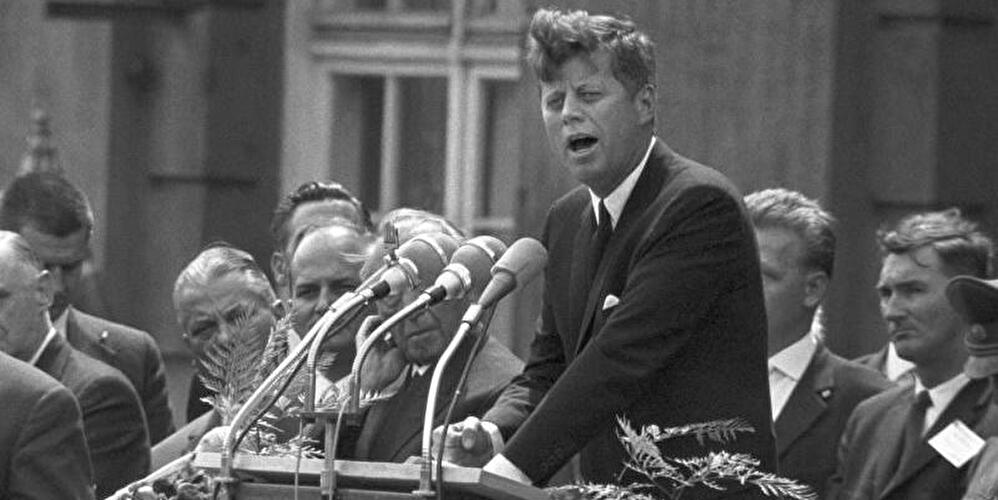 John F. Kennedy vor dem Rathaus Schöneberg