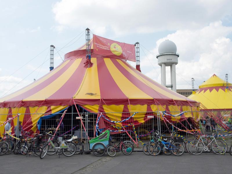 Zirkus Cabuwazi auf dem Tempelhofer Feld