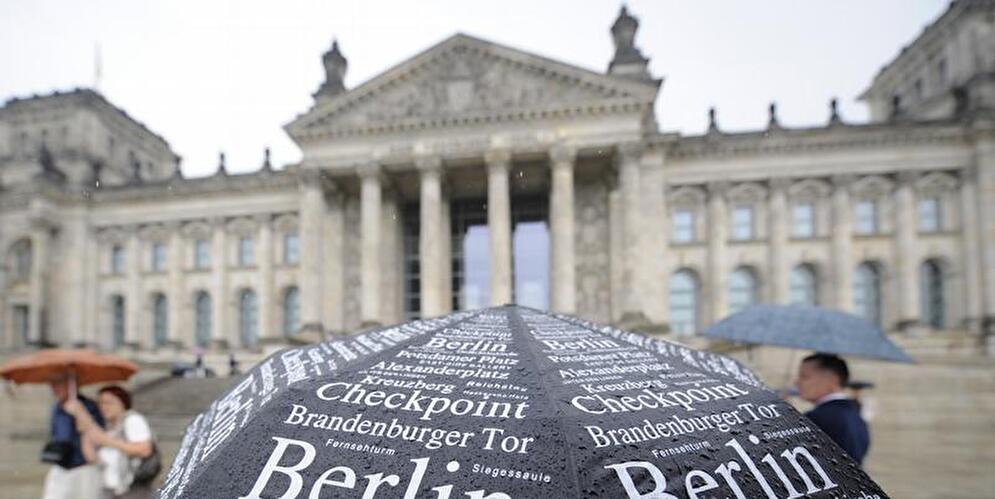 Touristen vor Reichstagsgebäude