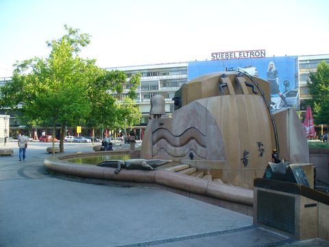 Weltkugelbrunnen auf dem Breitscheidplatz, 22.8.2006, Foto: KHMM
