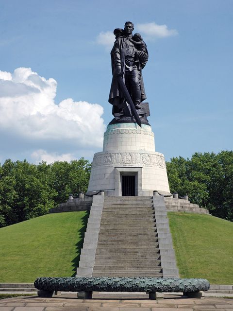 Bildvergrößerung: Sowjetisches Ehrenmal im Treptower Park