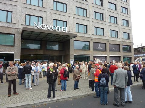 Start am Hotel Novotel, 13.9.2014, Foto: KHMM