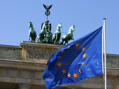 Europaflagge vor dem Brandenburger Tor