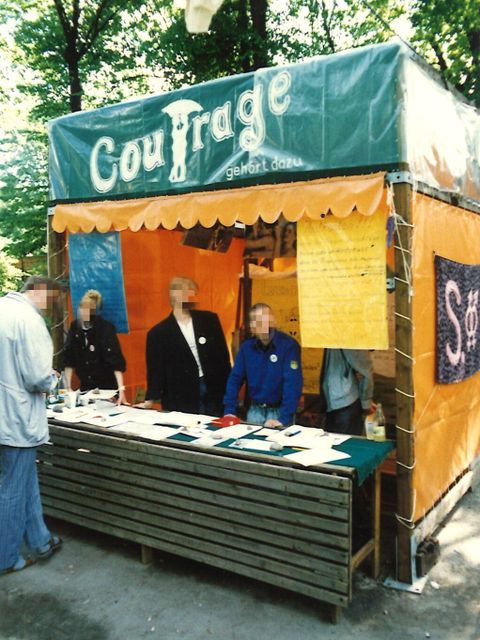 Stand der Gruppe „Courage“ beim FDJ Pfingstreffen 1990