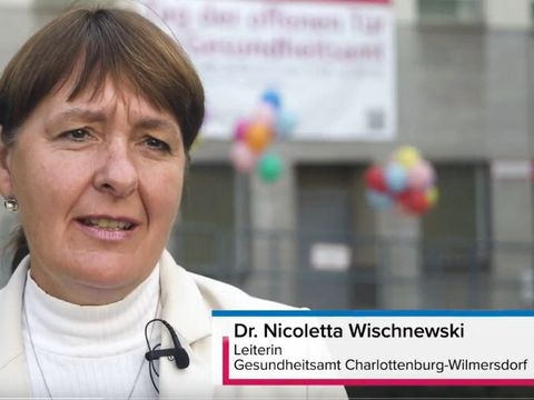Amtsärztin Dr. Nicoletta Wischnewski bei Tag der offenen Tür