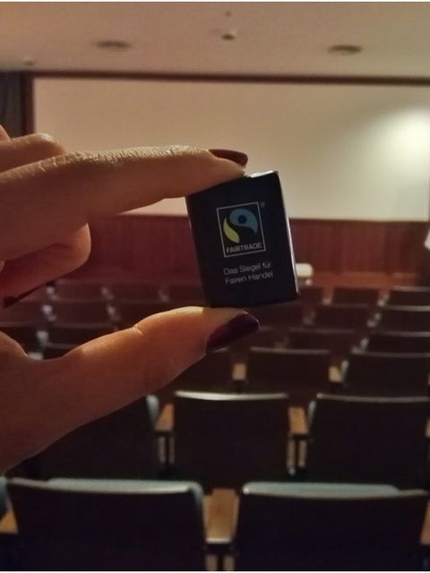 Fairtrade-Schokolade im Kinosaal