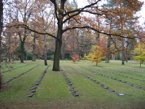 Ansicht eines Kriegsgrabes aus dem 2. Weltkrieg, Friedhof in den Kisseln