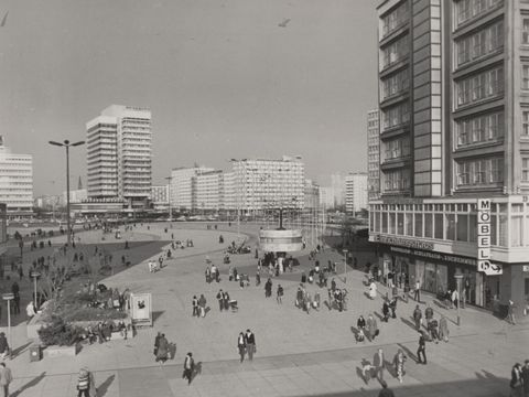 Bildvergrößerung: Der Alexanderplatz um 1982