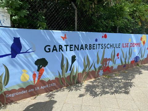 Banner der Gartenarbeitsschule Ilse Demme