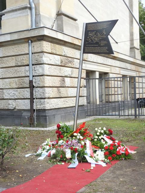 Gedenktafel für die polnische Armee, Straße des 17. Juni 145