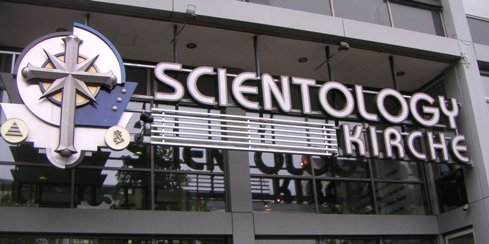Scientology Kirche Logo am Gebäude
