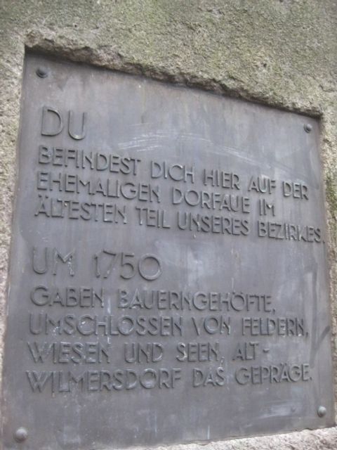 Bildvergrößerung: Dorfaue-Gedenktafel auf dem Findling in der Wilhelmsaue