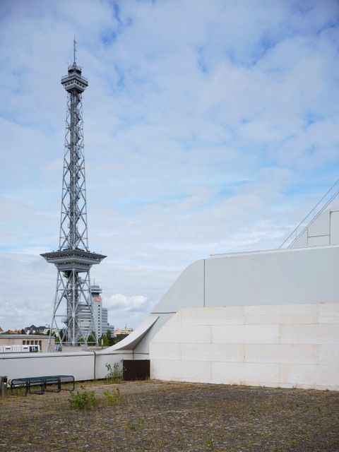 Enlarge photo: View of the radio tower from the roof terrace of the ICC