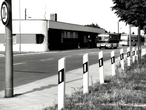 Enlarge photo: Grenzübergang Waltersdorfer Chaussee; Kontrollpunkt 1975
