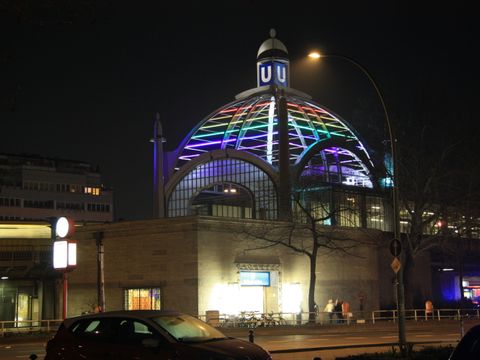 Bildvergrößerung: U-Bahnhof mit Regenbogenkuppel