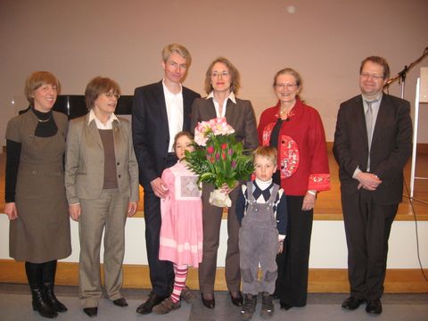 FIV Preisverleihung 2011, von Links: Frau Rabe, Frau Dr. Suhr, Jutta von Falkenhausen mit ihrer Familie, Frau Thiemen und Herrn Schulte