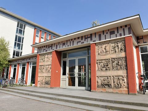 Bildvergrößerung: Haupteingang Bühringstraße der Kunsthochschule Berlin Weißensee – Hochschule für Gestaltung