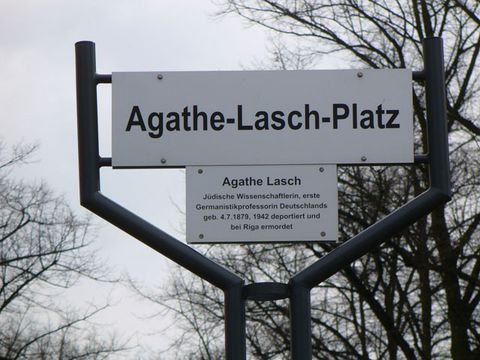 Tafel am Agathe-Lasch-Platz, 10.3.2009, Foto: KHMM
