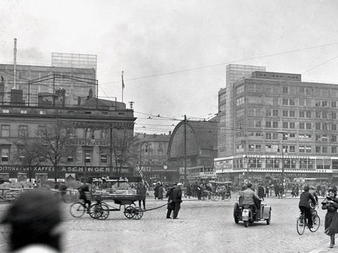 Bildvergrößerung: Der Alexanderplatz um 1930