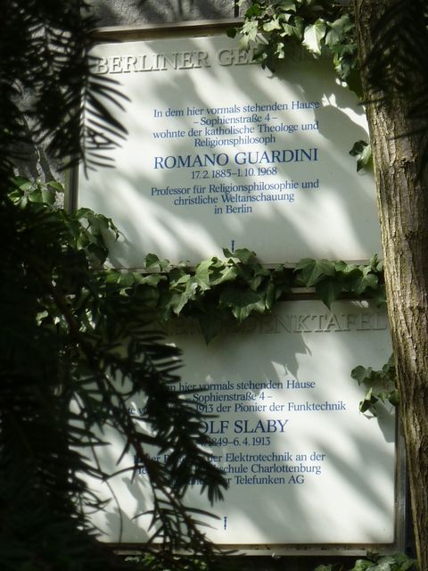 Gedenktafeln für Guardini und Slaby, 6.9.2012, Foto: KHMM