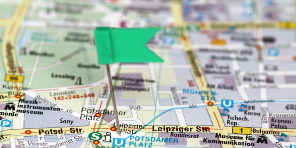 Stadtplan Berlin mit Fähnchen am Potsdamer Platz