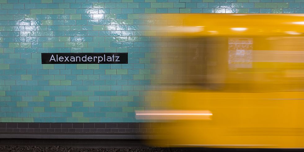 U-Bahn am Bahnhof Alexanderplatz