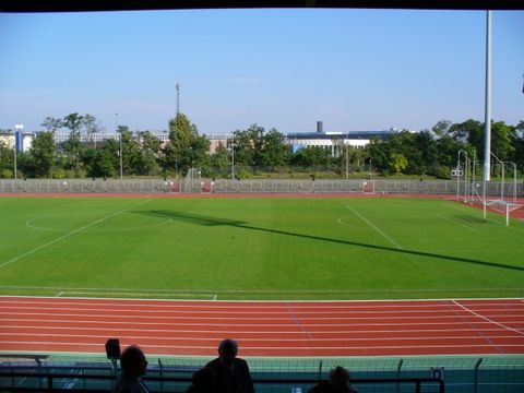 Auch das Mommsenstadion gehört zu den öffentlichen Sportanlagen, die vom bezirklichen Sportamt verwaltet werden, Foto 8.10.2005: KHMM