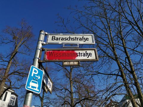 Aus der Grunewalder Wissmannstraße wurde im Februar 2022 die Baraschstraße | Wissmannstraße in Grunewald was renamed Baraschstraße in February 2022