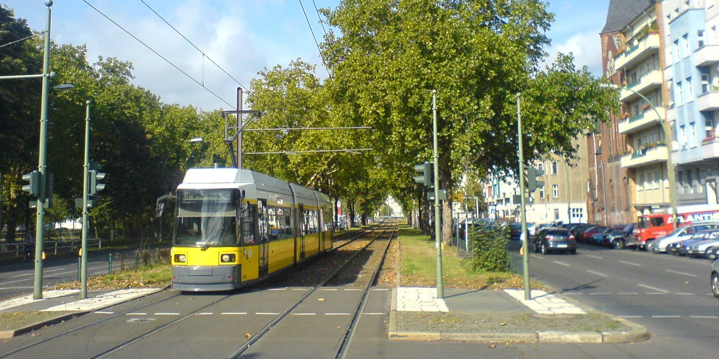 Danziger Straße zwischen Landsberger Allee und Kniprodestraße; Straßenbahn