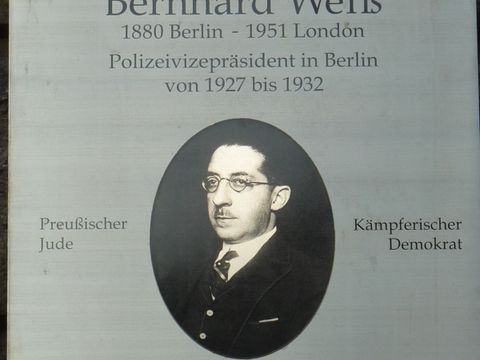 Gedenktafel für Bernhard Weiß, Kaiserdamm 1, 5.1.2011, Foto: KHMM