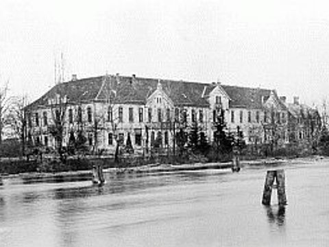 Kaiserin-Augusta-Stiftung, Blick von der SchlossbrÃ¼cke