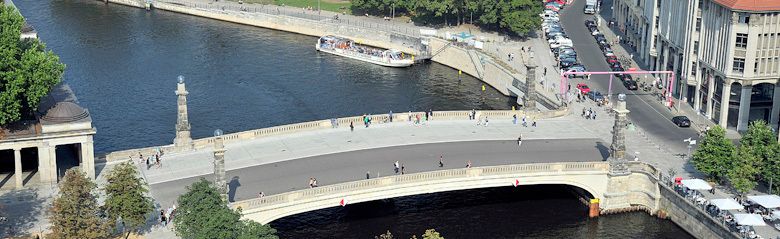 Zwischen 2010 und 2012 wurde die Uferanlage der Spree im Bereich Friedrichsbrücke / Burgstraße erneuert