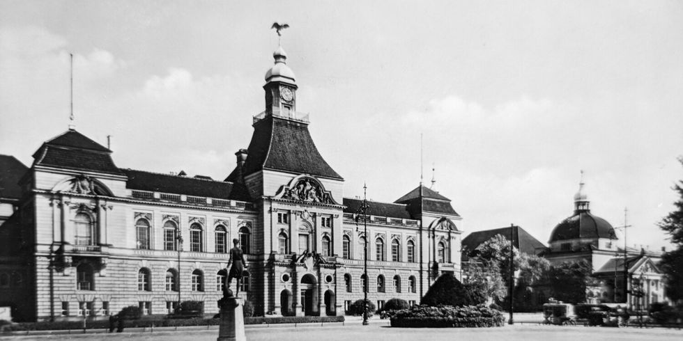 Steinplatz nach 1925