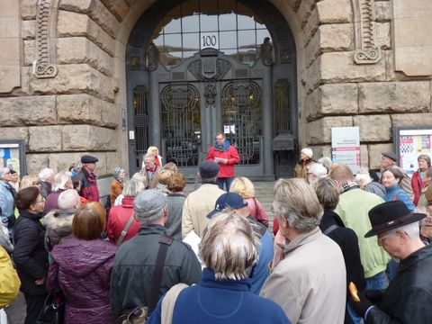 Vor dem Rathaus Charlottenburg, 12.10.2013, Foto: KHMM