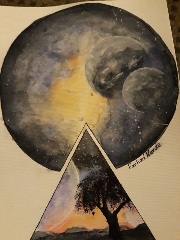 gemaltes Bild: in einem Dreieck gemalte Landschaft mit einem schwarzen Baum; darüber: angedeutete Planeten in einem Kreis