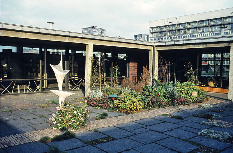 Bronzeskulptur 'Vegetative' von Bernhard Heiliger im Lesegarten, 2014