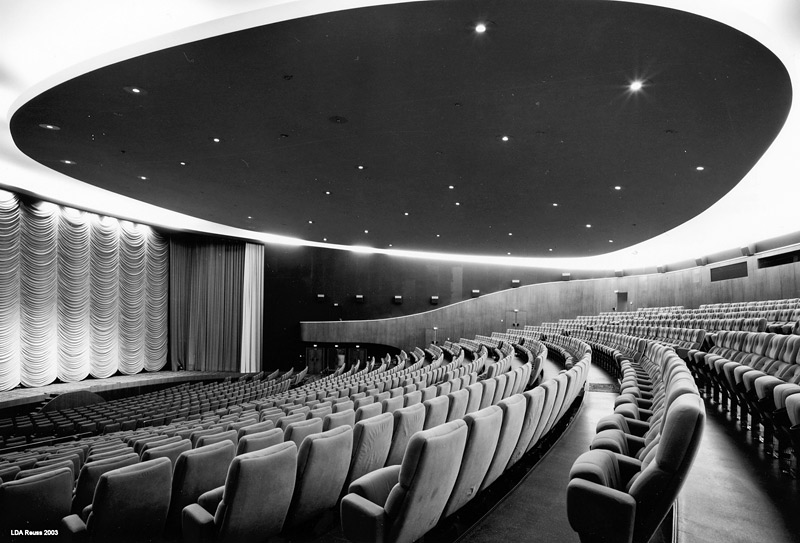 Großer Kinosaal vor der Sanierung, 2011