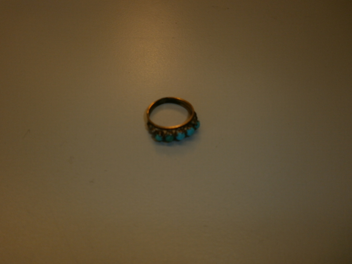 Silberfarbener Ring (türkisfarbene Edelsteine)
