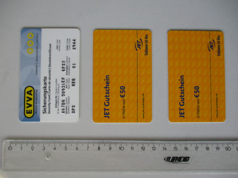 Eine Sicherungskarte und zwei JET Gutscheine im Wert von 50€