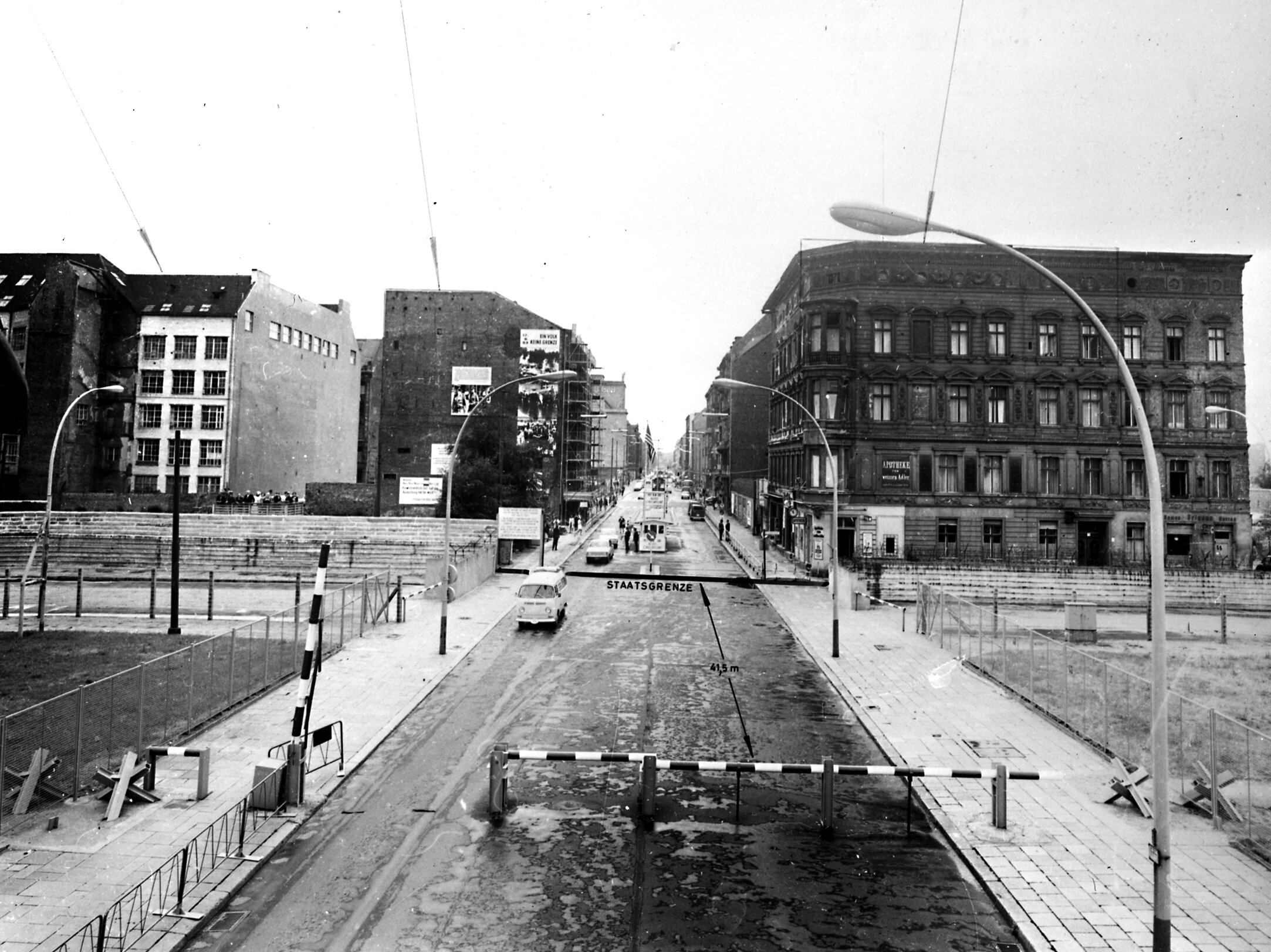 Grenzübergangsstelle Friedrichstraße und Grenzkontrollpunkt Checkpoint Charlie 1961