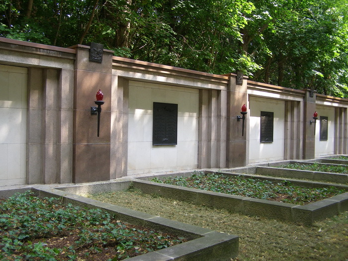 Schönholzer Heide Memorial - Wall of honor