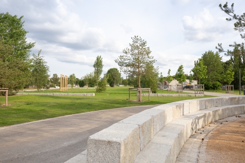 Mauerpark - neuer, im Jahr 2020 eröffneter westlicher Parkteil; Steinkreis - Detailansicht.