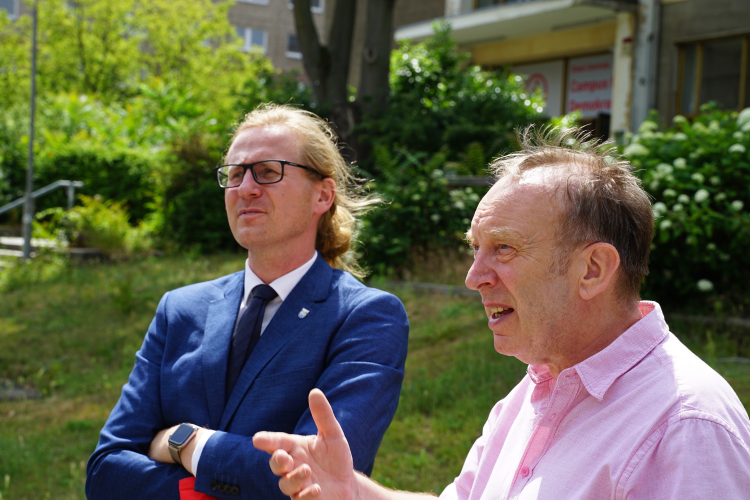 Stadtrat Kevin Hönicke mit Tom Sello