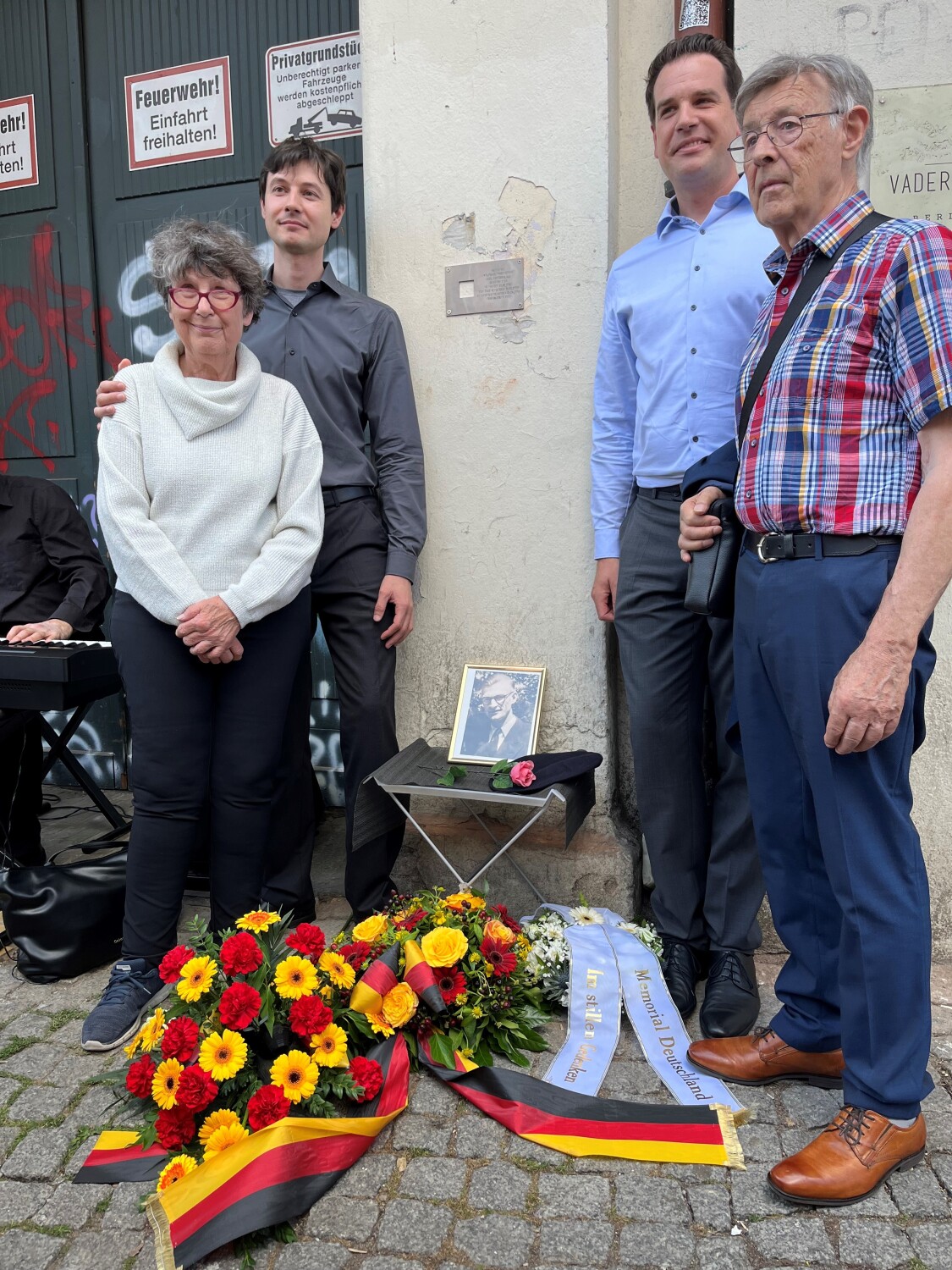 Die Tochter von Wolfgang Waterstraat, Ute Görge-Waterstraat, mit ihren Söhnen Thomas (links im Bild) und Jan-Hendrik (rechts im Bild) Görge und ihrem Ehemann Anton Görge.